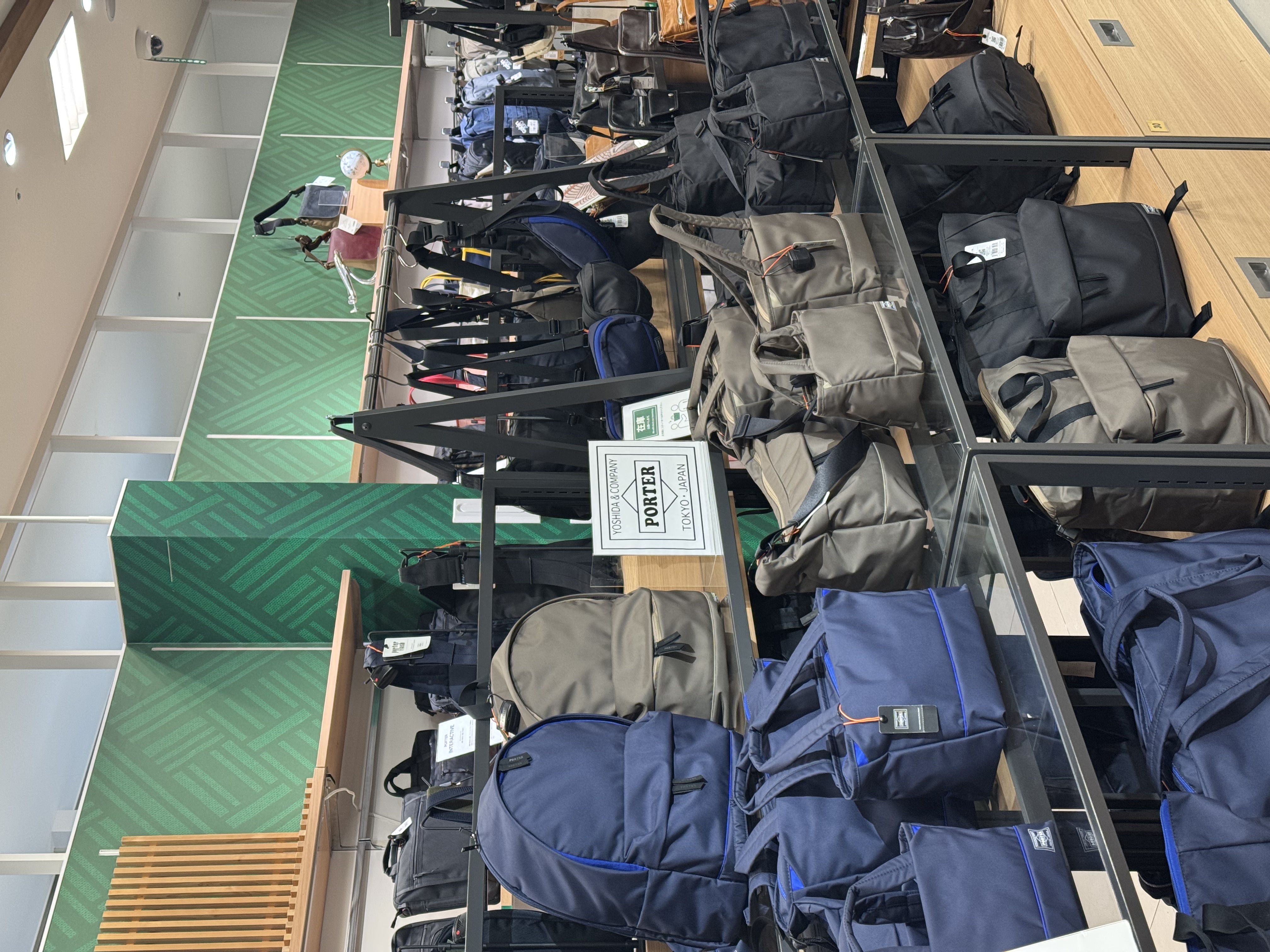 하지만 내가 찾는 건 없었어…
